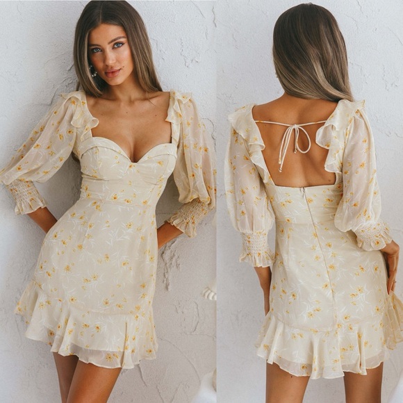 Selfie Leslie Dresses & Skirts - NWT Selfie Leslie Desiree Sweetheart Floral Mini Dress